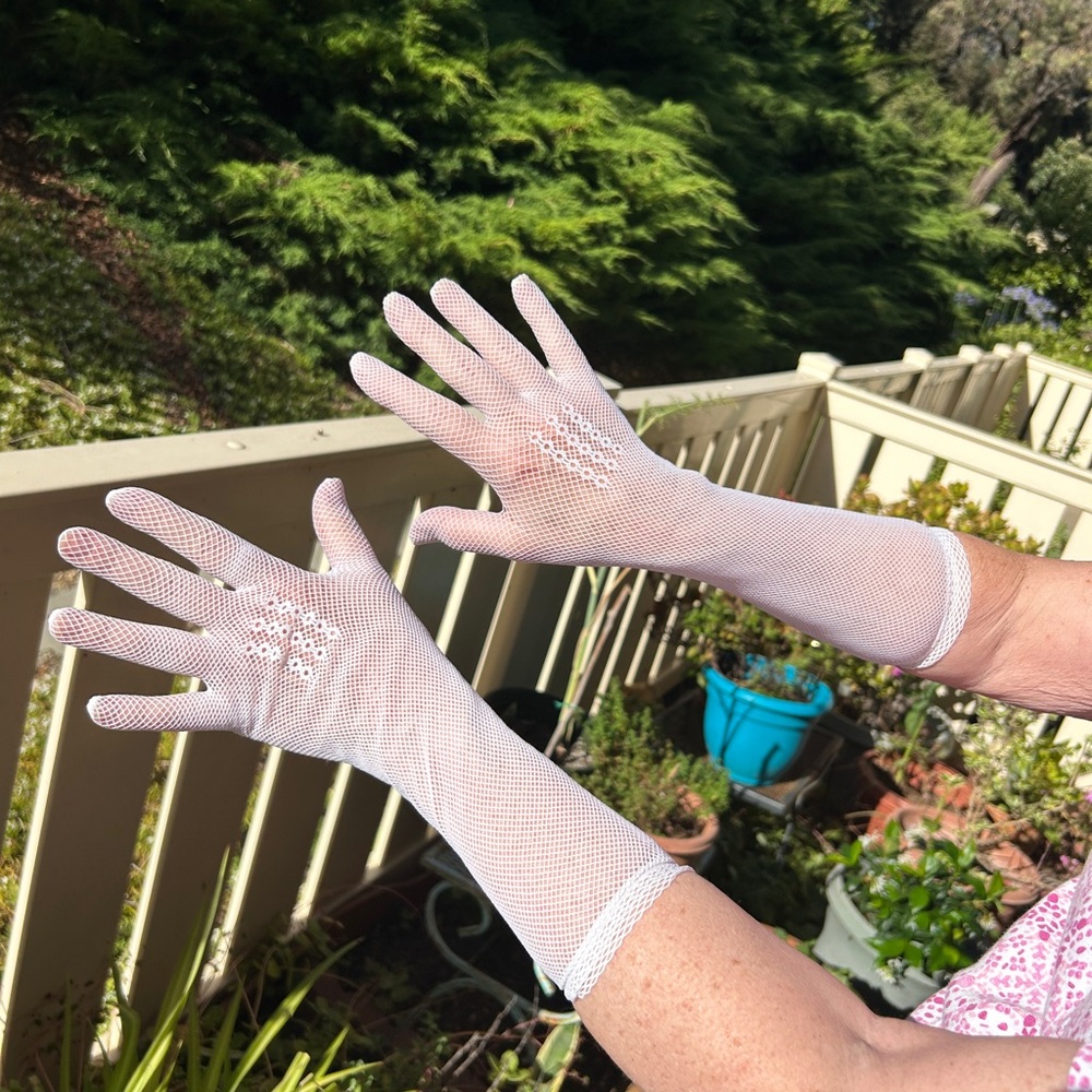 New White Fishnet Gloves